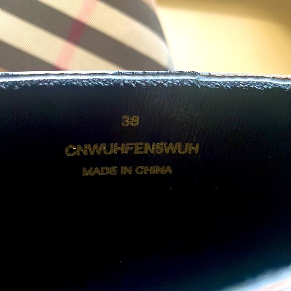 Authentic Burberry boots - Picture 6 of 6